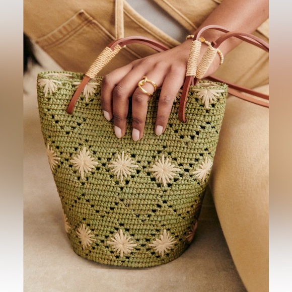 NWOT Sezane Rosie Basket Bag in Olive Green Raffia - Picture 3 of 6